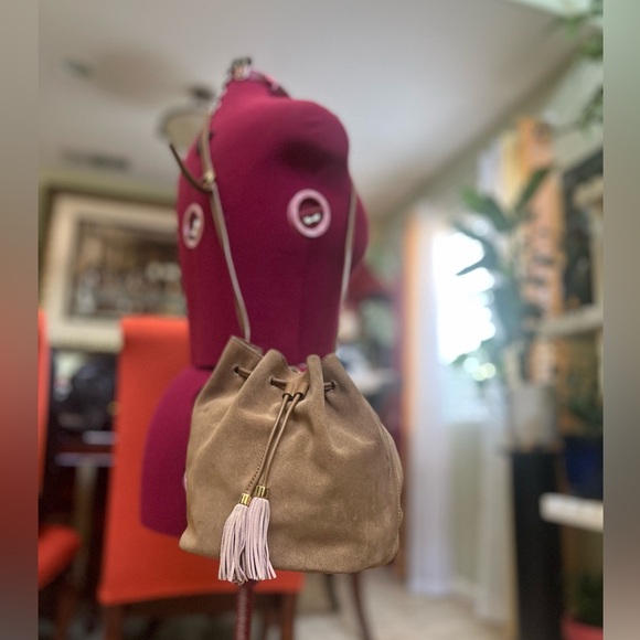 UGG Australia RAE Bucket bag small. Pre loved condition. - Picture 2 of 11